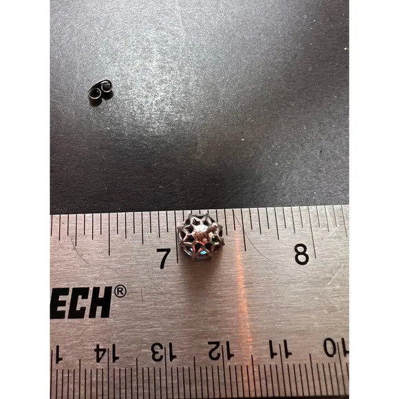 Blue lab spinel sterling silver stud earrings - Picture 7 of 11